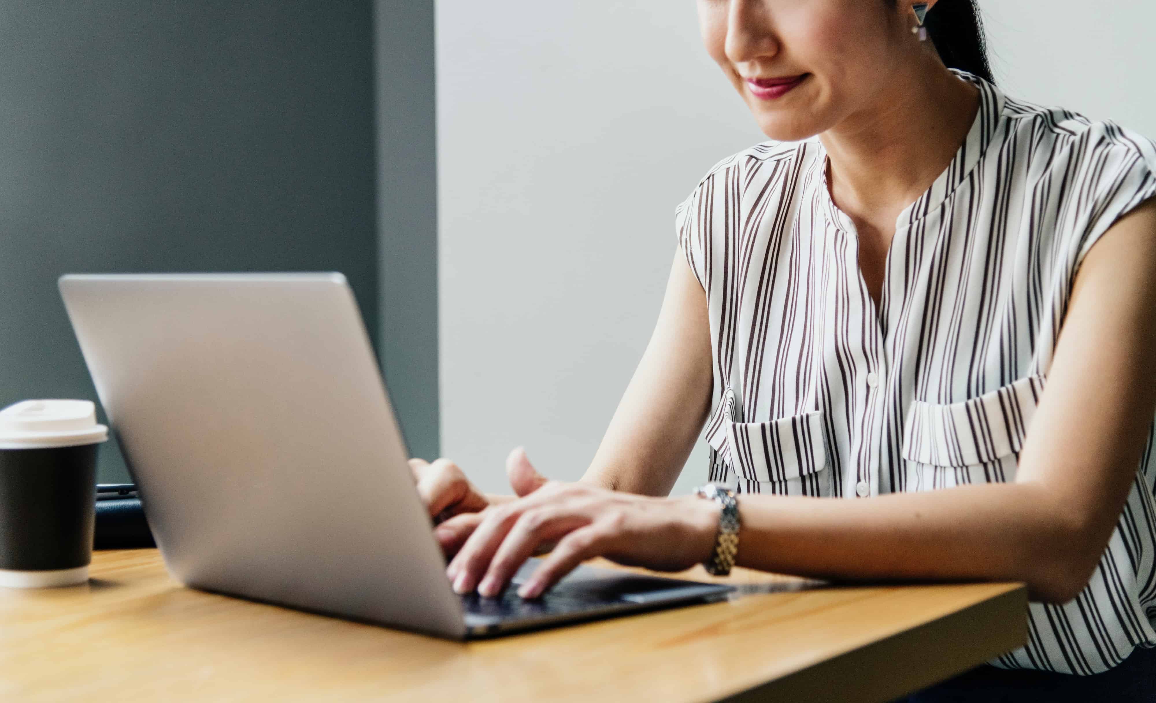 woman with personalized learning speexx essentials and microsoft speexx essentials and microsoft technology