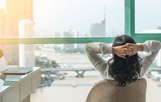 donna che si gode un po' di benessere e relax