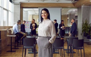 business coach davanti agli studenti