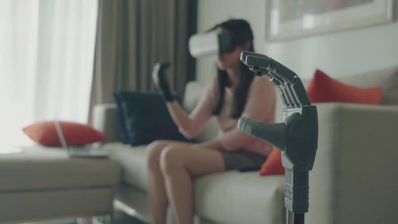 An engineer developing robotic arm Die Zukunft der KI, AR, VR und mehr