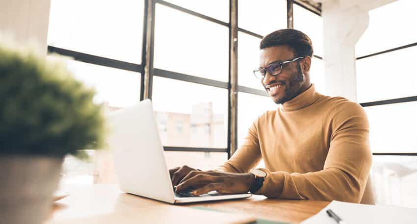 Gerenciando o aprendizado e o desenvolvimento dos funcionários com trabalho flexível - imagem do cabeçalho