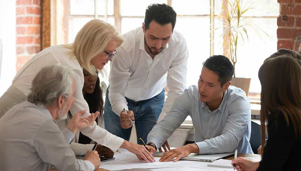 gruppo di lavoro eterogeneo generazionale