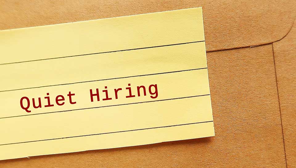 post it con scritto quiet hiring