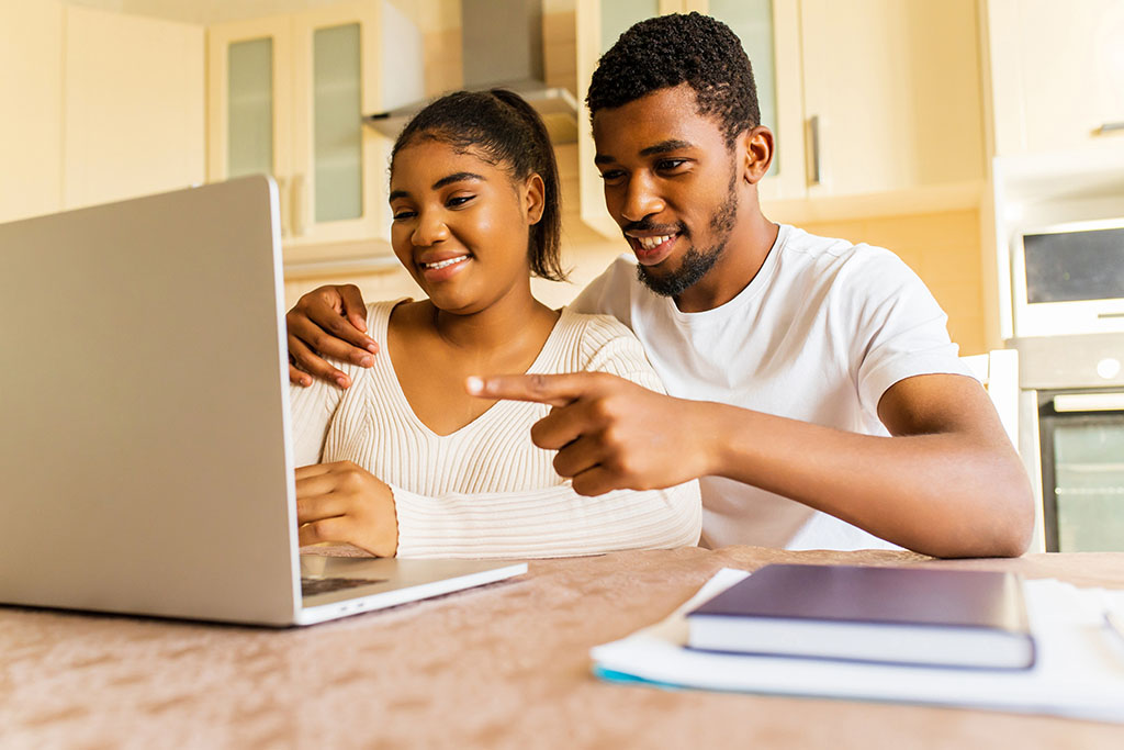 Personalized English Course Young Couple